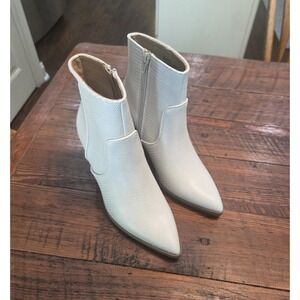 New Express White Bootie Size 7 - Synthetic Upper